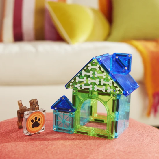 MAGNA-TILES Magnetická stavebnica Dog House 13 dielov Magnetická stavebnica MAGNA-TILES Dog House – detský psí domček s figúrkou a dekoráciami